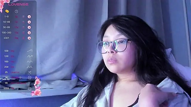 Snapshot of maydaykimmy chatting on December 15, 2:41 am maydaykimmy online show from December 15, 2:41 am