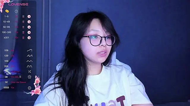 Snapshot of maydaykimmy chatting on December 17, 3:39 am maydaykimmy online show from December 17, 3:39 am