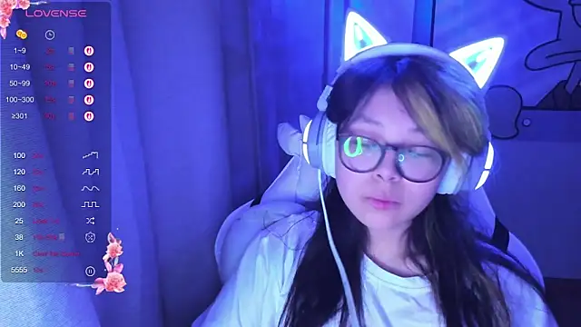 Snapshot of maydaykimmy chatting on February 12, 9:43 pm maydaykimmy online show from February 12, 9:43 pm