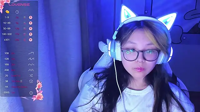 Snapshot of maydaykimmy chatting on February 13, 2:45 am maydaykimmy online show from February 13, 2:45 am