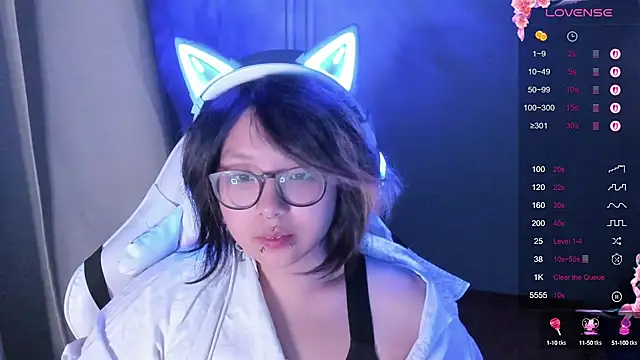 Snapshot of maydaykimmy chatting on October 2, 9:00 pm maydaykimmy online show from October 2, 9:00 pm