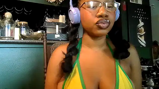 Snapshot of goddessdaisysky chatting on June 28, 5:08 pm goddessdaisysky online show from June 28, 5:08 pm