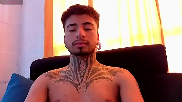 Snapshot of JuanCamiilo_66 chatting on May 19, 6:58 pm JuanCamiilo 66 online show from May 19, 6:58 pm