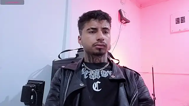 Snapshot of JuanCamiilo_66 chatting on June 11, 2:33 am JuanCamiilo 66 online show from June 11, 2:33 am