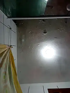 Snapshot of Yara0k chatting on January 8, 9:21 am Yara0k online show from January 8, 9:21 am