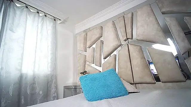 Natalyefoster online show from February 12, 7:56 pm