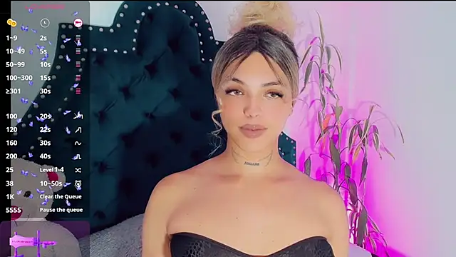 Emmaa Saenz  online show from February 22, 1:00 am