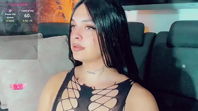 Emmaa Saenz  online show from May 30, 10:40 pm