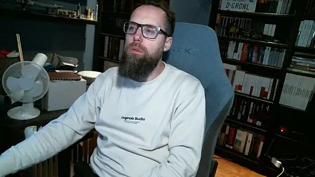 Snapshot of MeSteff chatting on December 13, 11:39 pm MeSteff online show from December 13, 11:39 pm