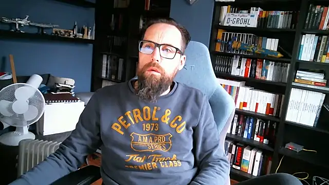 Snapshot of MeSteff chatting on December 22, 10:06 am MeSteff online show from December 22, 10:06 am