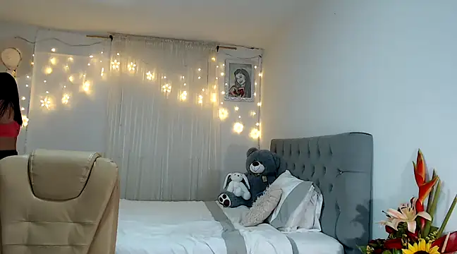 ZajiraShane online show from December 11, 7:20 am