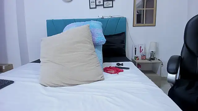 kamila lopez online show from January 31, 9:24 pm