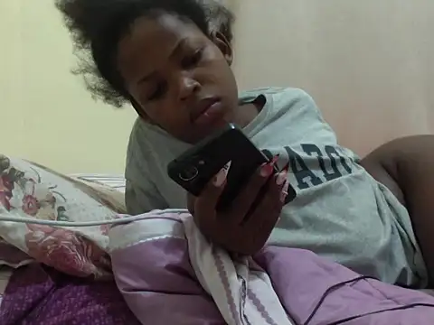 Snapshot of queen-sasha chatting on February 7, 6:50 am queen-sasha online show from February 7, 6:50 am