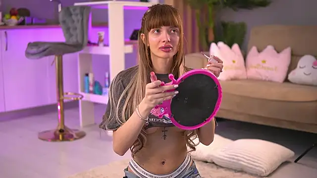 ButterflyLeah online show from March 7, 5:29 am