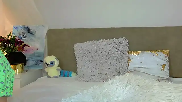 LuisaSin online show from December 2, 7:14 am