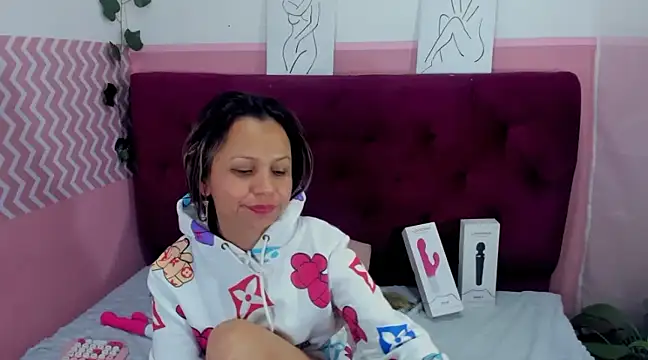 Snapshot of candysmitxxx chatting on February 11, 3:40 am candysmitxxx online show from February 11, 3:40 am