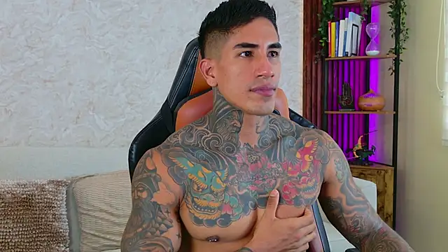 AdanReilly online show from November 18, 2:32 pm