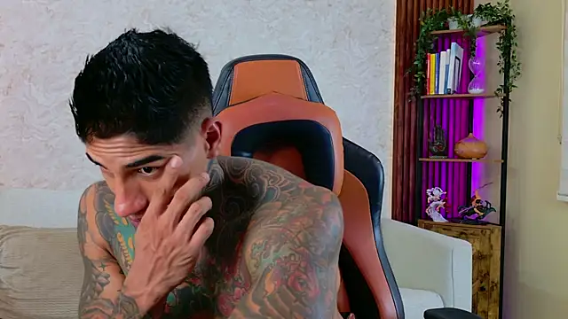 AdanReilly online show from December 20, 2:24 pm