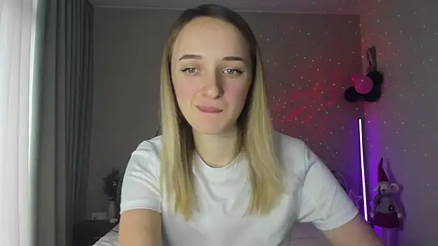Snapshot of RouseReed chatting on January 25, 9:57 am RouseReed online show from January 25, 9:57 am