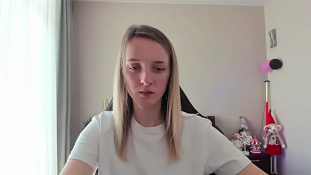 Snapshot of RouseReed chatting on February 17, 10:29 am RouseReed online show from February 17, 10:29 am