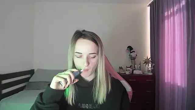 Snapshot of RouseReed chatting on February 21, 1:44 pm RouseReed online show from February 21, 1:44 pm