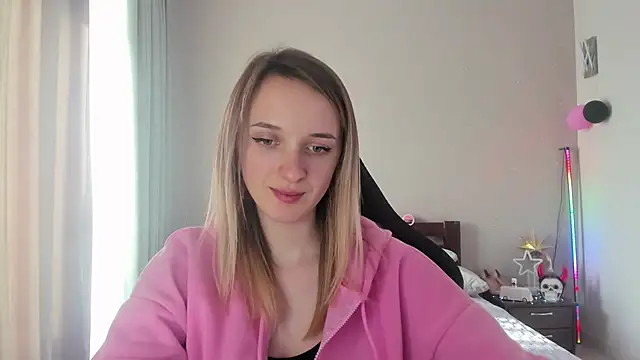 Snapshot of RouseReed chatting on March 6, 1:24 pm RouseReed online show from March 6, 1:24 pm