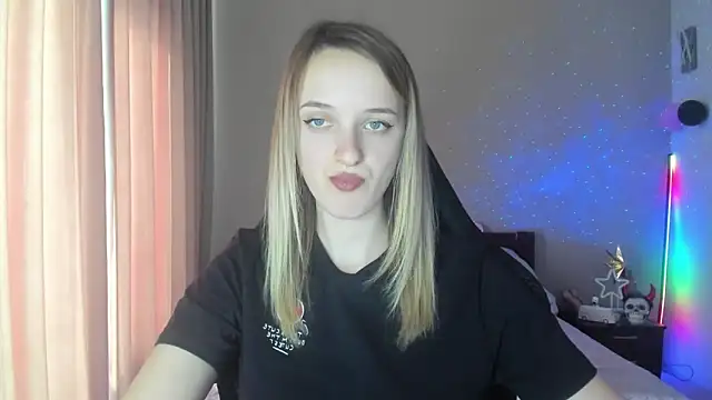Snapshot of RouseReed chatting on March 11, 1:23 pm RouseReed online show from March 11, 1:23 pm