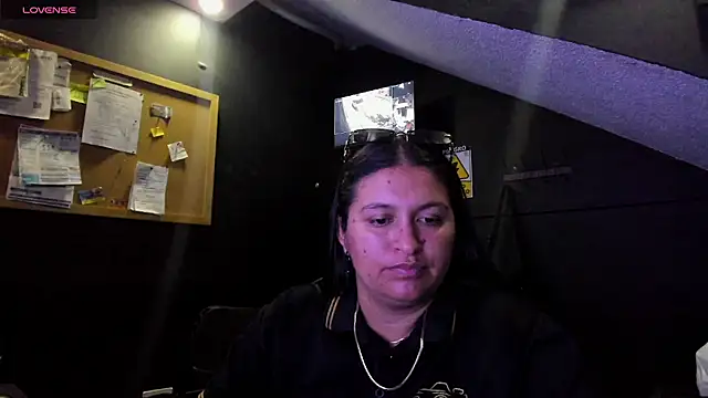 Snapshot of Mia_oficial chatting on December 19, 3:57 am Mia oficial online show from December 19, 3:57 am