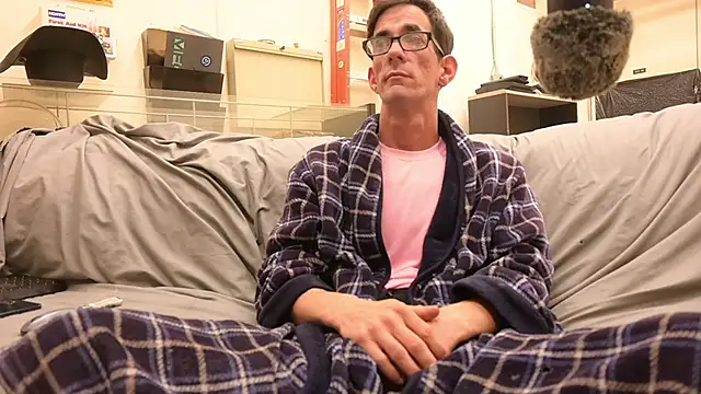 joeiandola online show from April 11, 3:11 am