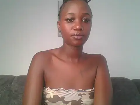 Snapshot of MissLilly1 chatting on February 14, 7:59 am MissLilly1 online show from February 14, 7:59 am
