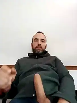 Snapshot of leon3875 chatting on December 2, 3:25 pm leon3875 online show from December 2, 3:25 pm