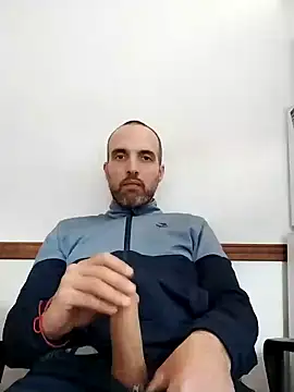 Snapshot of leon3875 chatting on December 13, 3:54 pm leon3875 online show from December 13, 3:54 pm