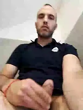 Snapshot of leon3875 chatting on January 7, 9:46 pm leon3875 online show from January 7, 9:46 pm