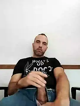 Snapshot of leon3875 chatting on January 9, 3:12 pm leon3875 online show from January 9, 3:12 pm