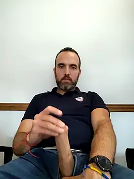 Snapshot of leon3875 chatting on February 6, 3:20 pm leon3875 online show from February 6, 3:20 pm