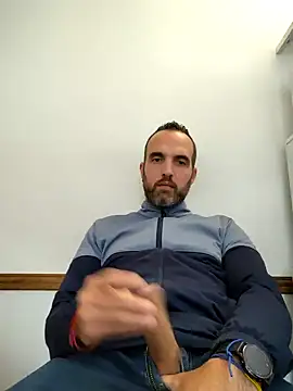 Snapshot of leon3875 chatting on March 5, 3:29 pm leon3875 online show from March 5, 3:29 pm