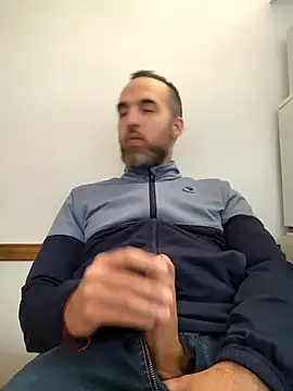 Snapshot of leon3875 chatting on September 25, 3:27 pm leon3875 online show from September 25, 3:27 pm