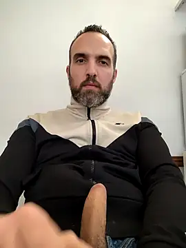 Snapshot of leon3875 chatting on October 9, 3:32 pm leon3875 online show from October 9, 3:32 pm