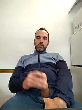 Snapshot of leon3875 chatting on October 28, 3:25 pm leon3875 online show from October 28, 3:25 pm