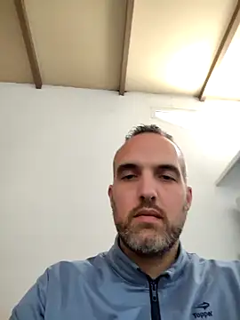 Snapshot of leon3875 chatting on November 17, 3:18 pm leon3875 online show from November 17, 3:18 pm