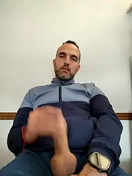 Snapshot of leon3875 chatting on November 19, 3:34 pm leon3875 online show from November 19, 3:34 pm