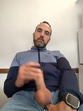 Snapshot of leon3875 chatting on December 5, 3:30 pm leon3875 online show from December 5, 3:30 pm