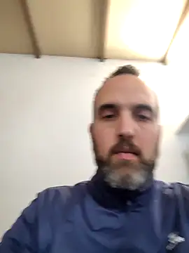 Snapshot of leon3875 chatting on December 18, 3:29 pm leon3875 online show from December 18, 3:29 pm