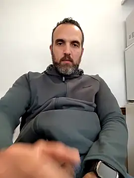 Snapshot of leon3875 chatting on December 22, 3:31 pm leon3875 online show from December 22, 3:31 pm