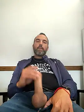 Snapshot of leon3875 chatting on February 6, 3:37 pm leon3875 online show from February 6, 3:37 pm