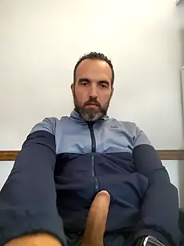 Snapshot of leon3875 chatting on February 12, 3:29 pm leon3875 online show from February 12, 3:29 pm