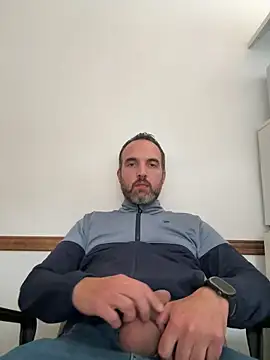 Snapshot of leon3875 chatting on March 3, 3:18 pm leon3875 online show from March 3, 3:18 pm