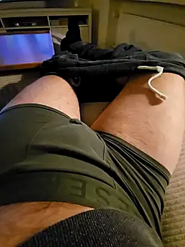 Snapshot of BigPassion89 chatting on February 21, 7:32 pm BigPassion89 online show from February 21, 7:32 pm