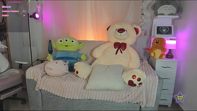 Snapshot of _dayana_miler chatting on July 8, 3:27 pm dayana miler online show from July 8, 3:27 pm