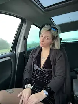 Snapshot of sexy_blondie92 chatting on February 1, 4:11 pm sexy blondie92 online show from February 1, 4:11 pm